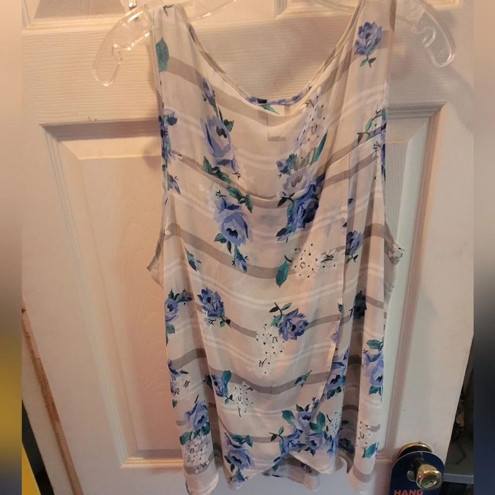 Torrid 1 Floral Print Women's Top - Blue and White - Picture 8 of 9